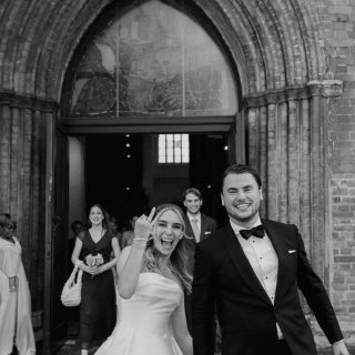 Das war’s mit 2024 – Ein riesiges Dankeschön an euch! An alle Paare die mir vertraut haben, an alle Eltern die ihre emotionalsten Momente mit mir geteilt haben, alle Dienstleister die ich kennenlernen durfte und an alle die ich hier nicht aufführen konnte .. 

Das Jahr 2024 war ein ganz besonderes für mich als Hochzeits- und Portraitfotografin. Es war voller wundervoller Momenten, berührenden Geschichten und Begegnungen mit einzigartigen Menschen – mit euch!

Ich durfte eure schönsten Tage festhalten, eure Emotionen einfangen und eure Persönlichkeiten in Bildern widerspiegeln. Jede Hochzeit, jedes Portraitshooting und jeder kleine Augenblick dazwischen hat mich erfüllt und inspiriert. Dafür möchte ich mich von Herzen bedanken.

Danke, dass ihr mir euer Vertrauen geschenkt habt, dass ich euch an solch intimen und wichtigen Momenten begleiten durfte. Eure Offenheit und euer Lachen haben meine Arbeit zu etwas ganz Besonderem gemacht.

2024 hat mir wieder gezeigt, wie kraftvoll Bilder sein können – wie sie Emotionen einfrieren, Erinnerungen bewahren und Geschichten erzählen, die für immer bleiben.

Ich freue mich schon jetzt auf all die neuen Geschichten, die 2025 geschrieben werden, und darauf, wieder ein Teil davon sein zu dürfen.

Von Herzen danke ich euch für ein Jahr voller Liebe, Lachen und Vertrauen!

#hochzeitsfotografie #hamburgphotographer #hochzeitsfotografie #gettingmarried #hochzeithamburg #heirateninitalien #heirateninsüdtirol #heiratenaufmallorca #hochzeitaufsylt